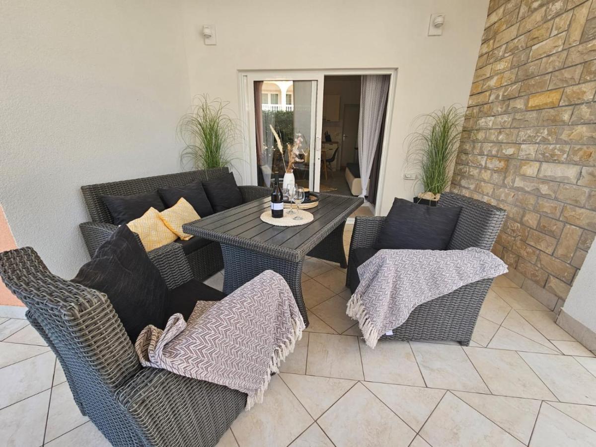 Apartment Melani Vir Exterior photo